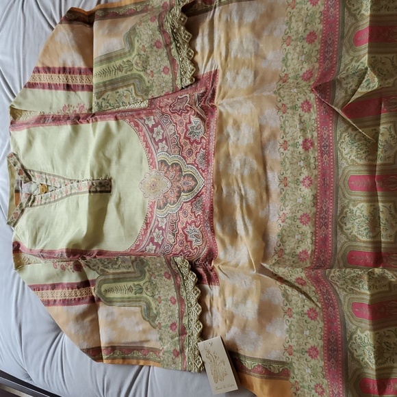 Pakistani khaadi net kurta by Threads and Motifs - Picture 5 of 11